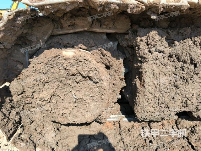 右驅(qū)動輪（行走機(jī)構(gòu)）