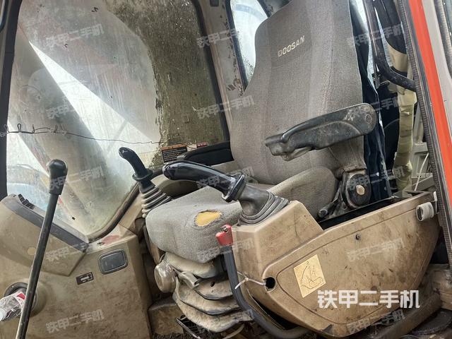 驾驶室整体（整机外观）