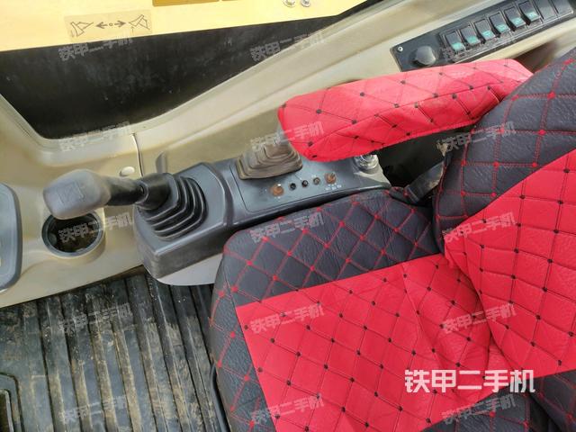 座椅右側(cè)控制臺/鑰匙門/油門/含右手柄（駕駛室部分）