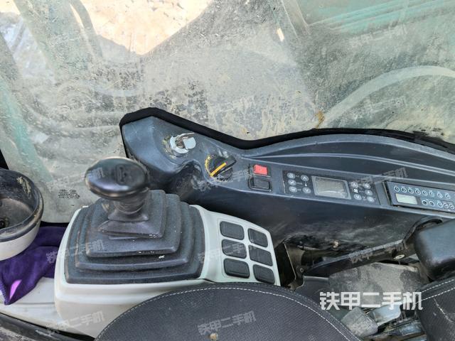 座椅右側(cè)控制臺/鑰匙門/油門/含右手柄（駕駛室部分）