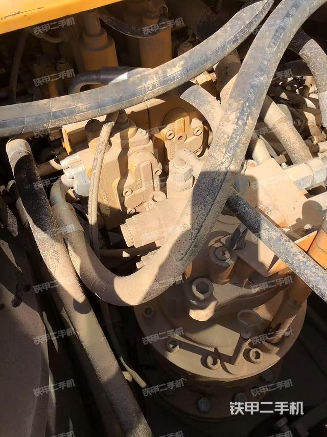 回轉(zhuǎn)馬達(dá)和主控閥(整機(jī)外觀) 回轉(zhuǎn)馬達(dá)和主控閥(整機(jī)外觀)