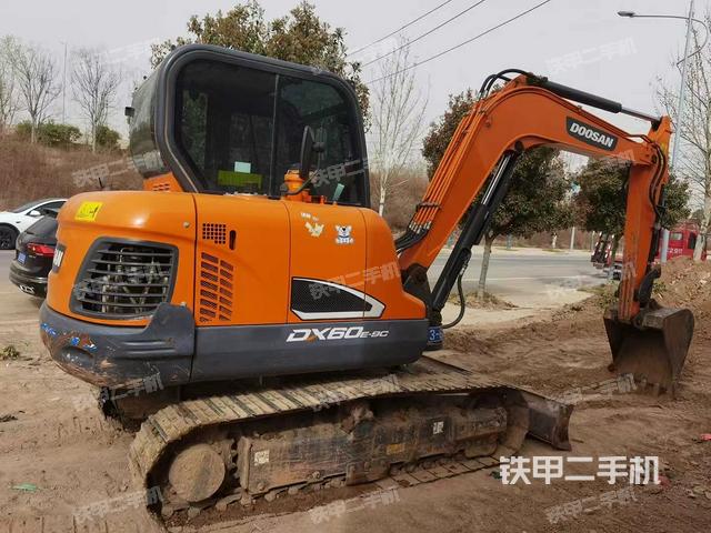 整機(jī)右后45°(整機(jī)外觀) 整機(jī)右后45°(整機(jī)外觀)