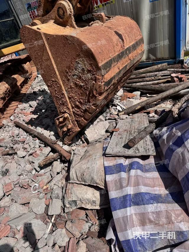 左側(cè)行走馬達蓋板(行走機構(gòu)) 左側(cè)行走馬達蓋板(行走機構(gòu))