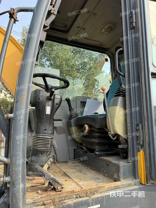 駕駛室整體（整機外觀）