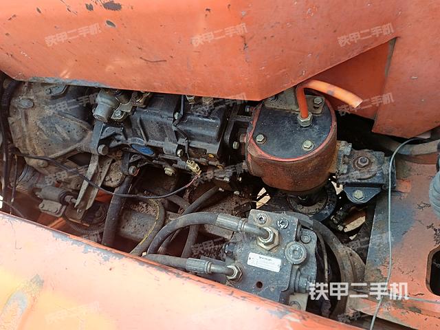 回转马达和主控阀（整机外观）