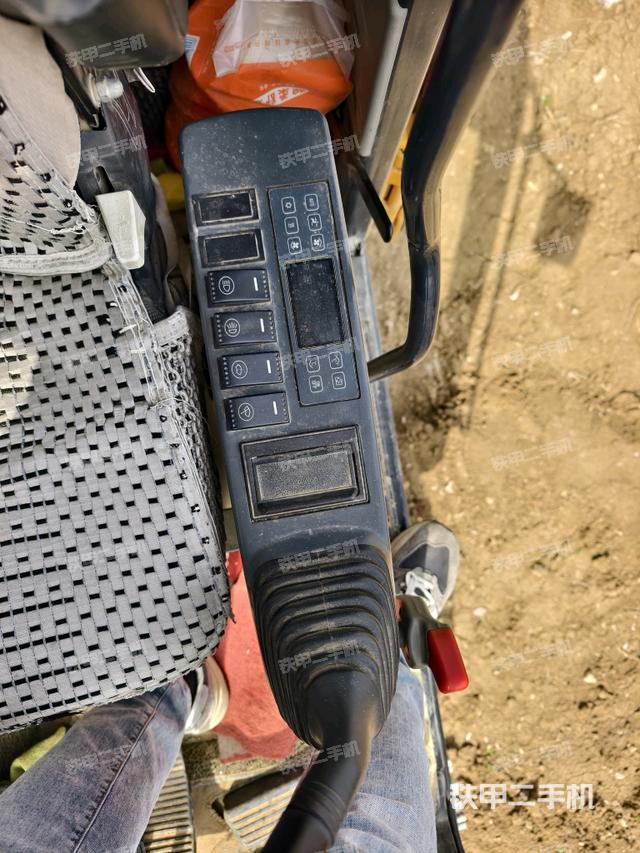 座椅左側(cè)控制臺(tái)/音響/含左手柄（駕駛室部分）