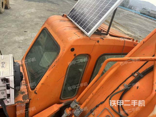 驾驶室顶部（整机外观）