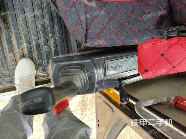 座椅左側(cè)控制臺/音響/含左手柄（駕駛室部分）