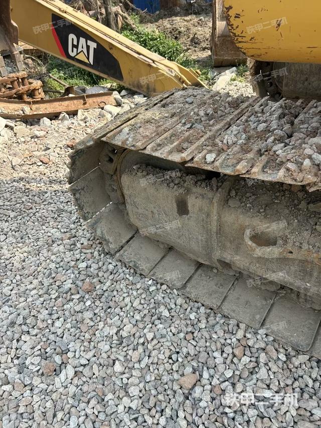 左驅(qū)動輪（行走機構(gòu)）