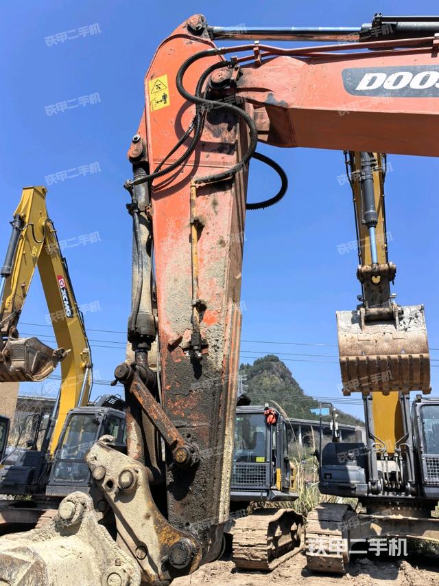 大臂整體?右側(cè)(工作和回轉(zhuǎn)裝置) 大臂整體?右側(cè)(工作和回轉(zhuǎn)裝置)