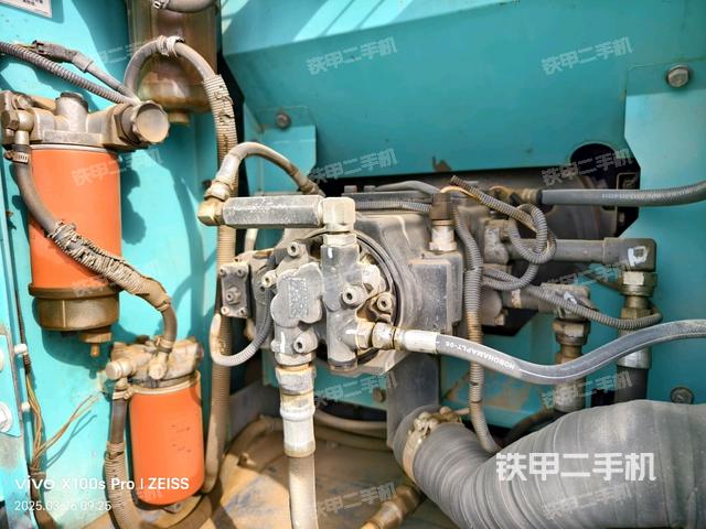 液壓泵艙室正面整體（整機(jī)外觀）