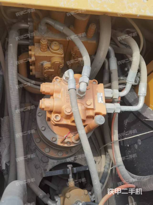 回转马达和主控阀（整机外观）