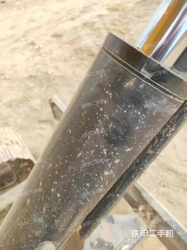 駕駛室頂部(整機外觀) 駕駛室頂部(整機外觀)