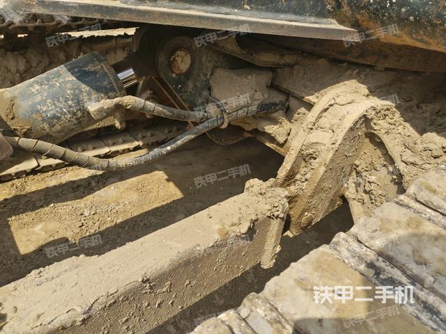轉(zhuǎn)盤和下車架正前(工作和回轉(zhuǎn)裝置) 轉(zhuǎn)盤和下車架正前(工作和回轉(zhuǎn)裝置)