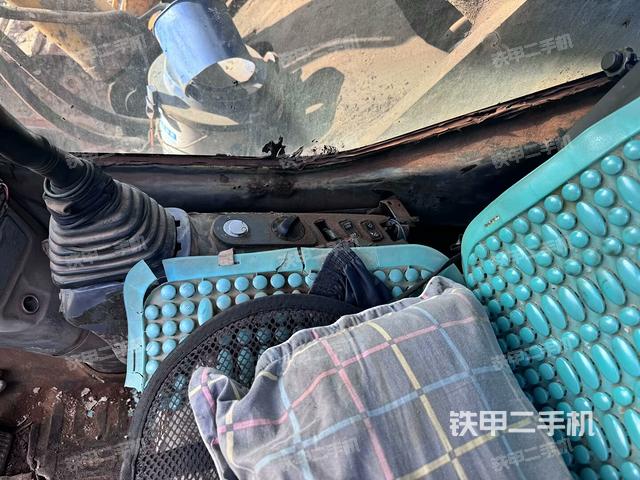 座椅左側(cè)控制臺(tái)/音響/含左手柄(駕駛室部分) 座椅左側(cè)控制臺(tái)/音響/含左手柄(駕駛室部分)