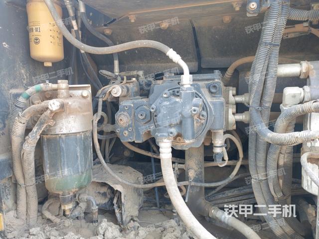 液壓泵艙室正面整體(整機(jī)外觀) 液壓泵艙室正面整體(整機(jī)外觀)