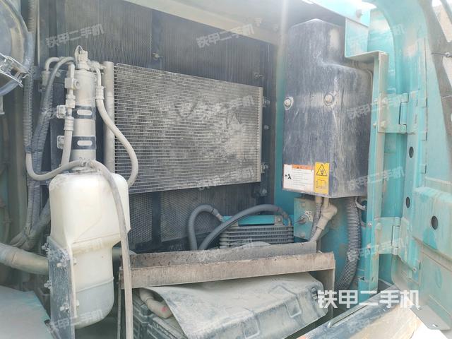 散熱器正面(大件艙室) 散熱器正面(大件艙室)