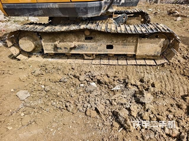 右側(cè)履帶整體?（行走機(jī)構(gòu)）