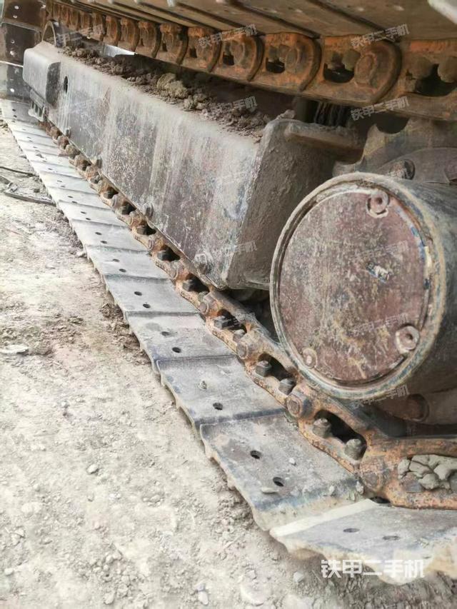 單側(cè)履帶整體(整機外觀) 單側(cè)履帶整體(整機外觀)