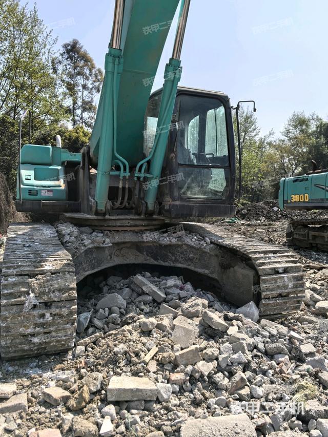 轉(zhuǎn)盤和下車架正前（工作和回轉(zhuǎn)裝置）