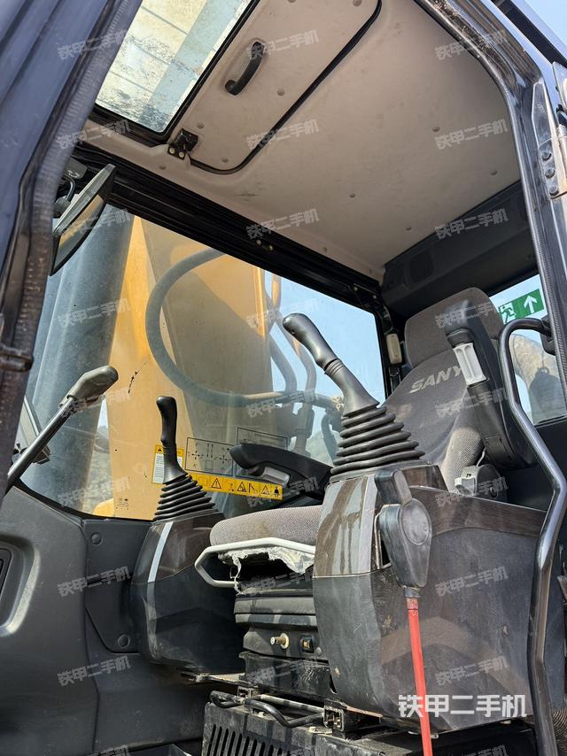 駕駛室整體（整機(jī)外觀）