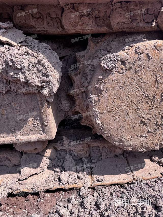 右驱动轮（行走机构）