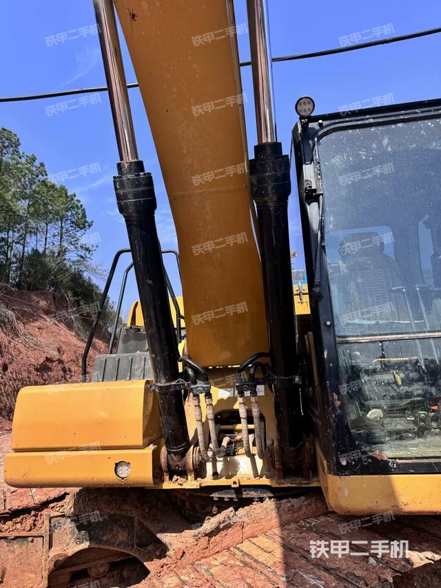 大臂油缸整體?豎拍(工作和回轉(zhuǎn)裝置) 大臂油缸整體?豎拍(工作和回轉(zhuǎn)裝置)