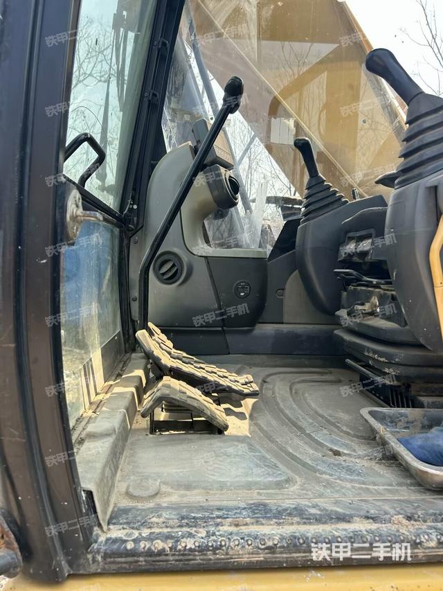 后窗玻璃角標(biāo)（駕駛室部分）