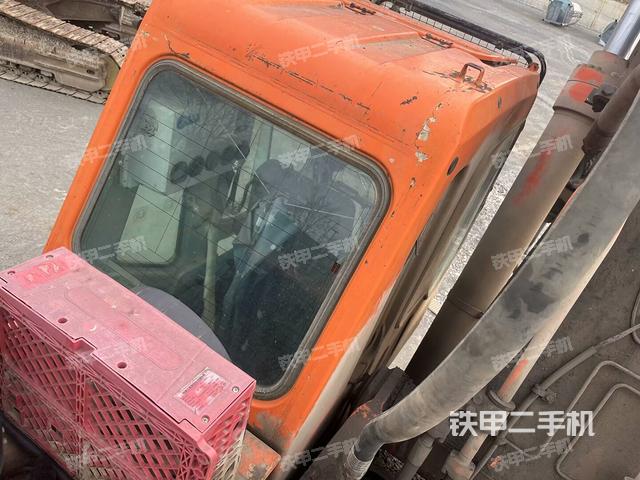 驾驶室顶部（整机外观）