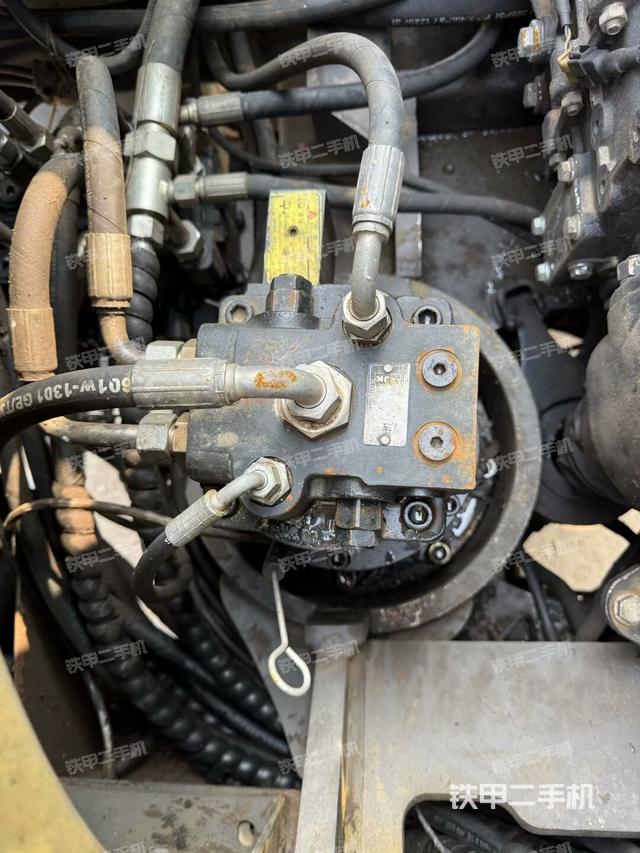 回轉(zhuǎn)馬達和主控閥（整機外觀）