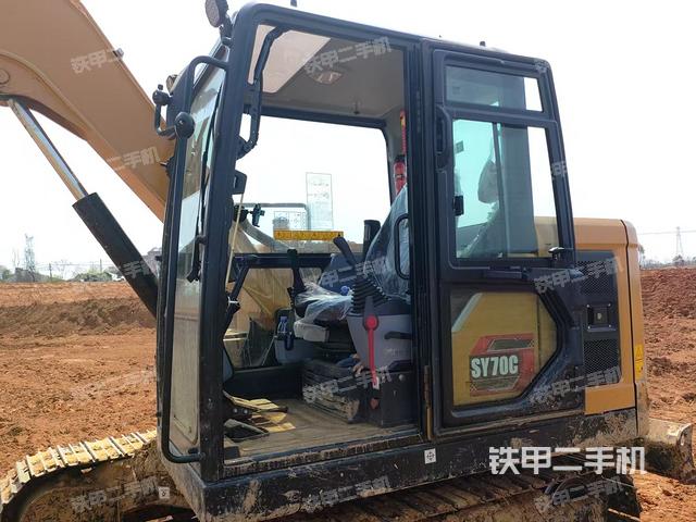 駕駛室整體（整機外觀）