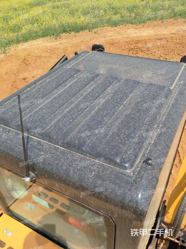 駕駛室頂部（整機外觀）