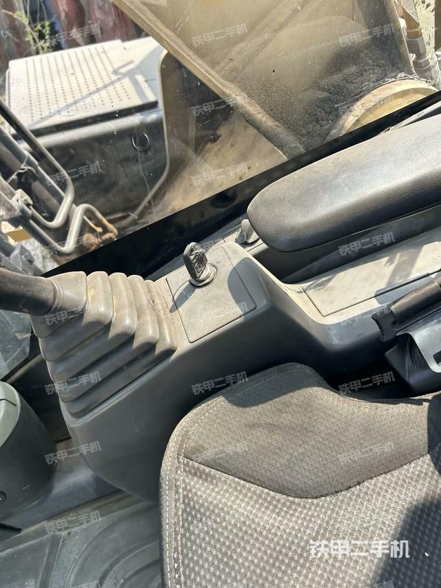 座椅左側(cè)控制臺/音響/含左手柄（駕駛室部分）