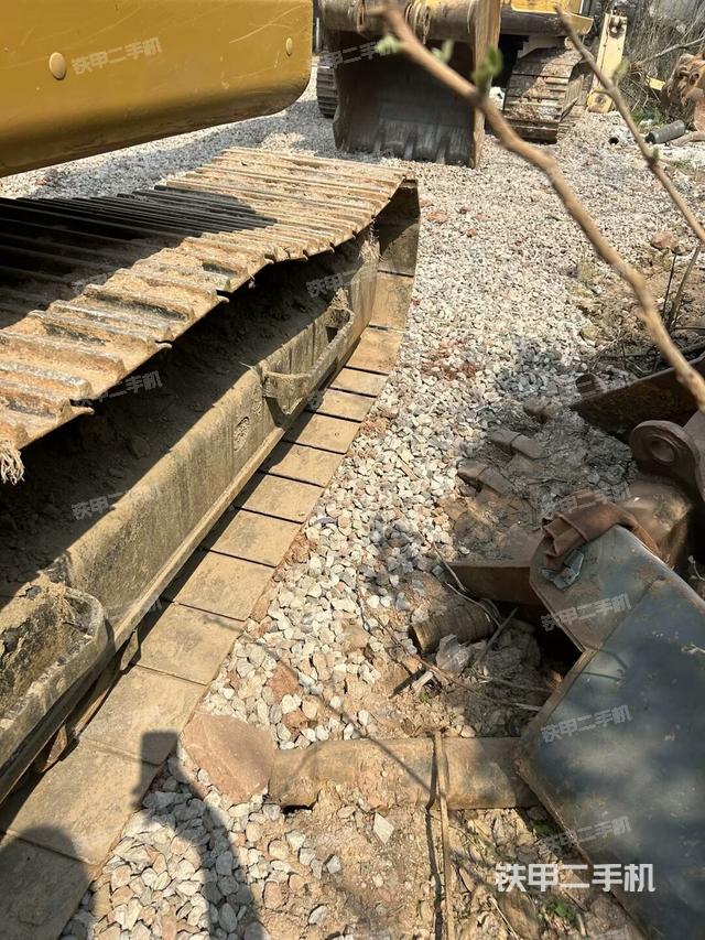 左驅(qū)動(dòng)輪（行走機(jī)構(gòu)）