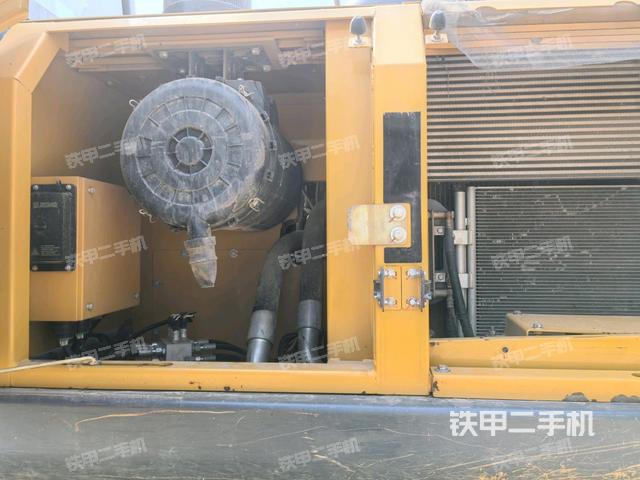 散熱器正面(大件艙室) 散熱器正面(大件艙室)