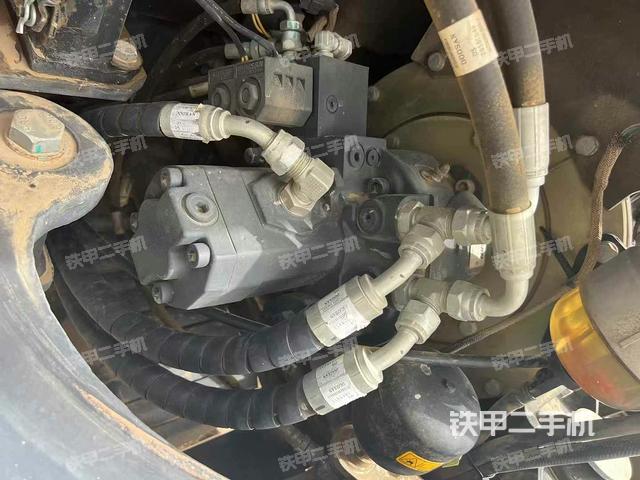 液壓泵艙室正面整體(整機(jī)外觀) 液壓泵艙室正面整體(整機(jī)外觀)