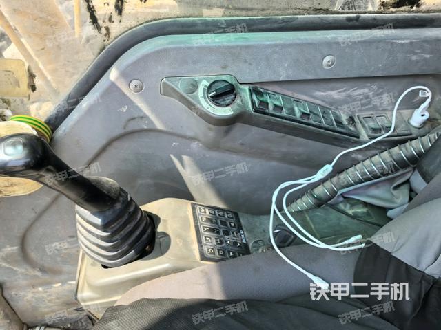 座椅右側控制臺/鑰匙門/油門/含右手柄（駕駛室部分）