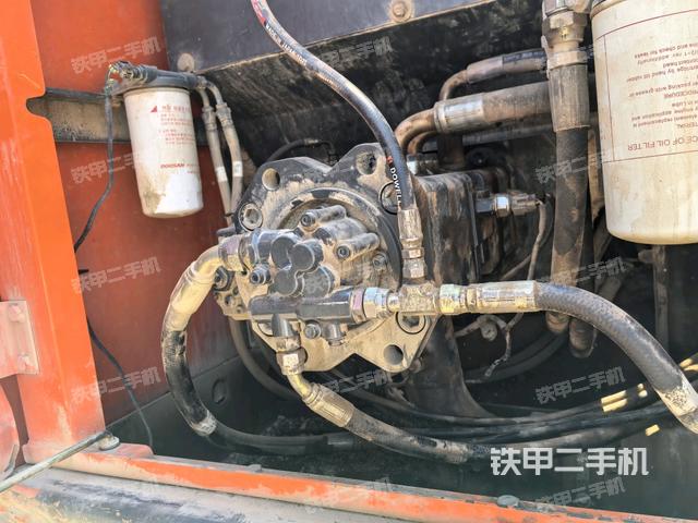 液壓泵斜45?左(大件艙室) 液壓泵斜45?左(大件艙室)