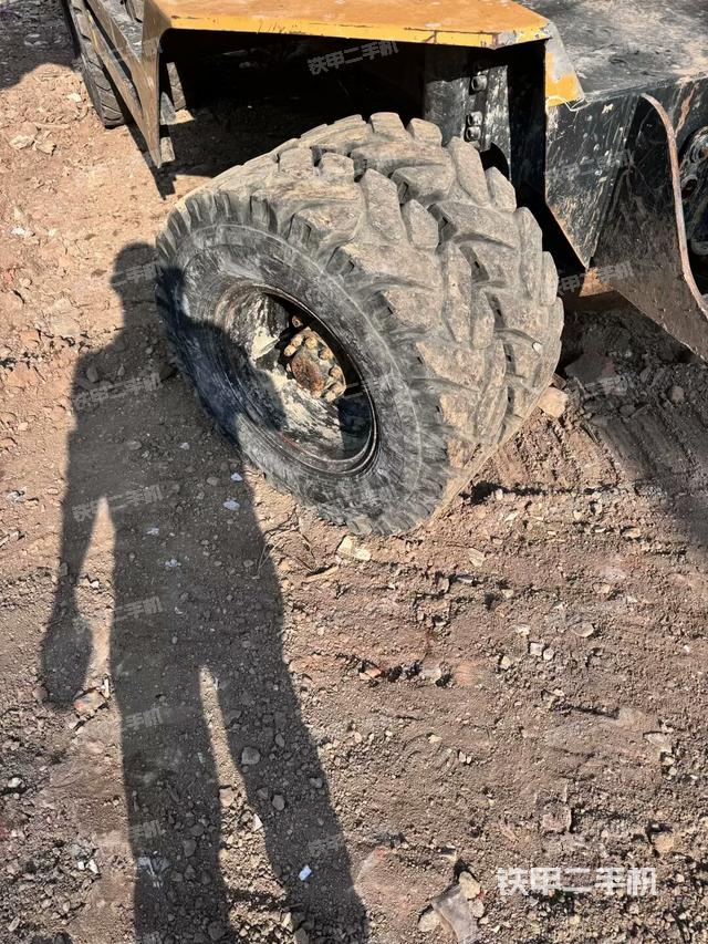 左側(cè)履帶整體?(行走機(jī)構(gòu)) 左側(cè)履帶整體?(行走機(jī)構(gòu))