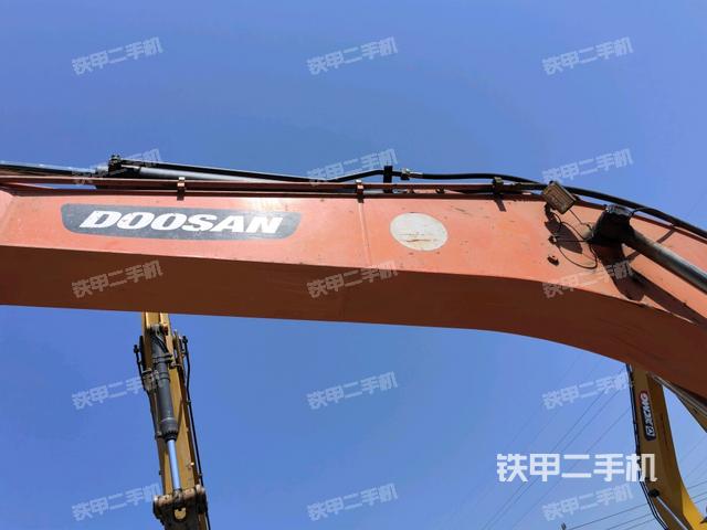 大臂油缸整體?豎拍(工作和回轉(zhuǎn)裝置) 大臂油缸整體?豎拍(工作和回轉(zhuǎn)裝置)