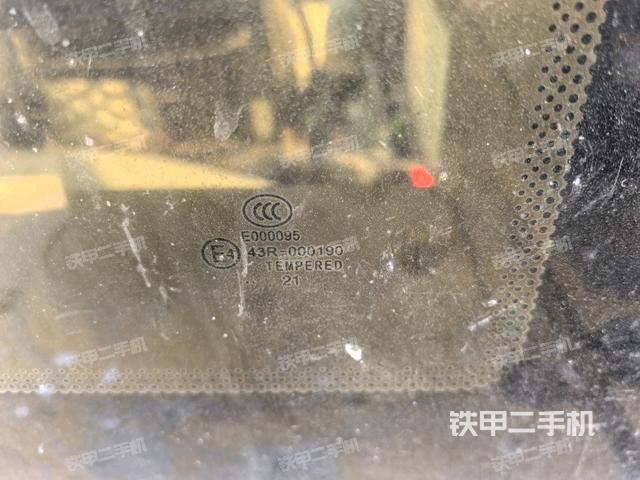 后窗玻璃角標（駕駛室部分）