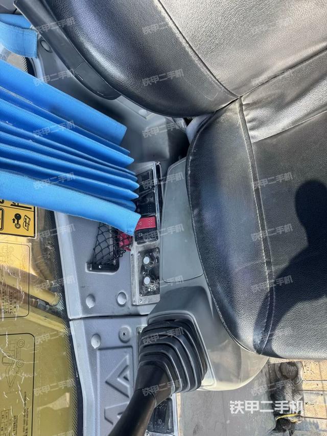 后窗玻璃角標(biāo)(駕駛室部分) 后窗玻璃角標(biāo)(駕駛室部分)