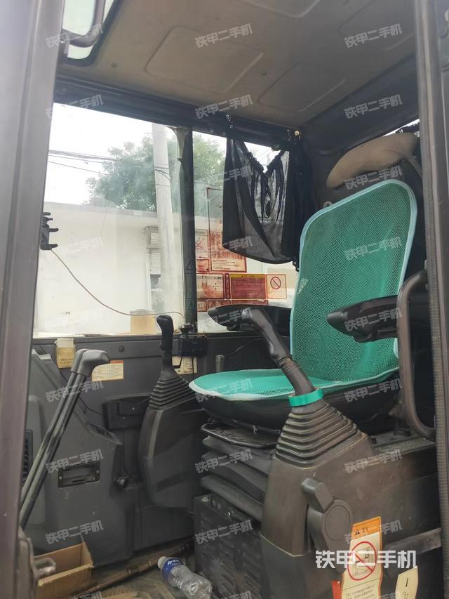 駕駛室整體（整機(jī)外觀）