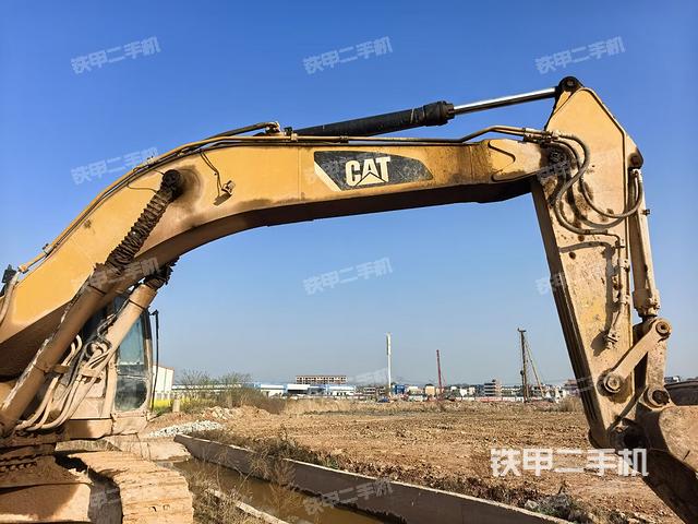 大臂整體?右側(工作和回轉裝置) 大臂整體?右側(工作和回轉裝置)