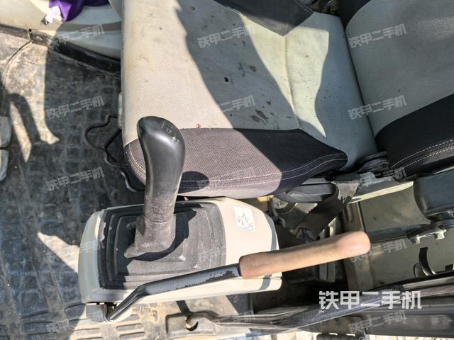 座椅左側(cè)控制臺/音響/含左手柄（駕駛室部分）