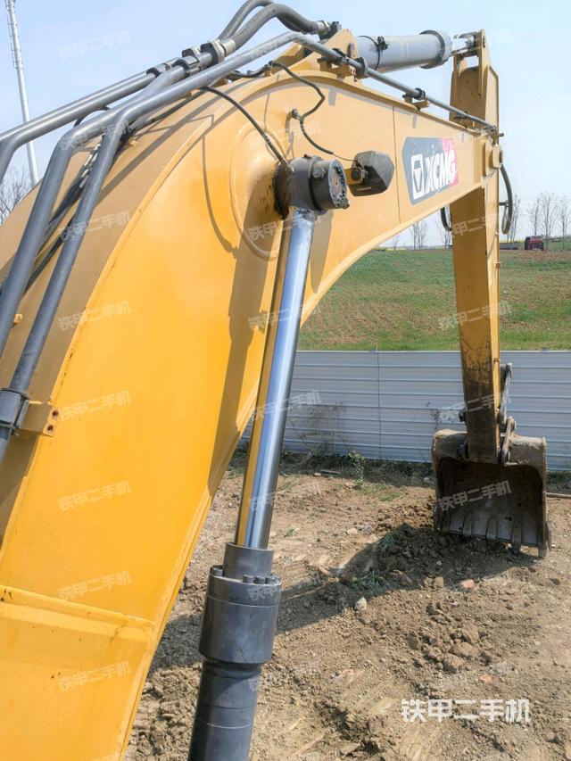 大臂背部俯視(工作和回轉(zhuǎn)裝置) 大臂背部俯視(工作和回轉(zhuǎn)裝置)