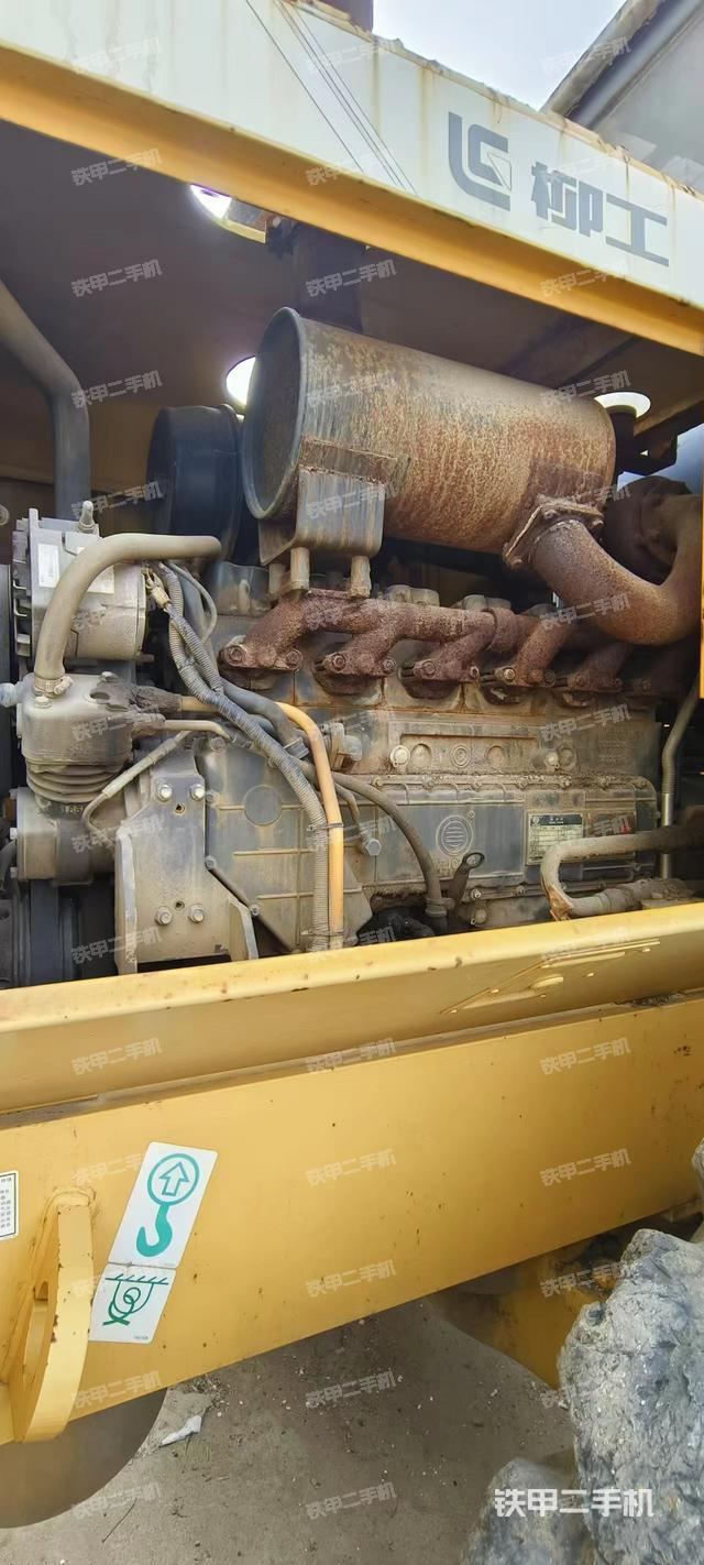 发动机右侧（整机外观及大件）