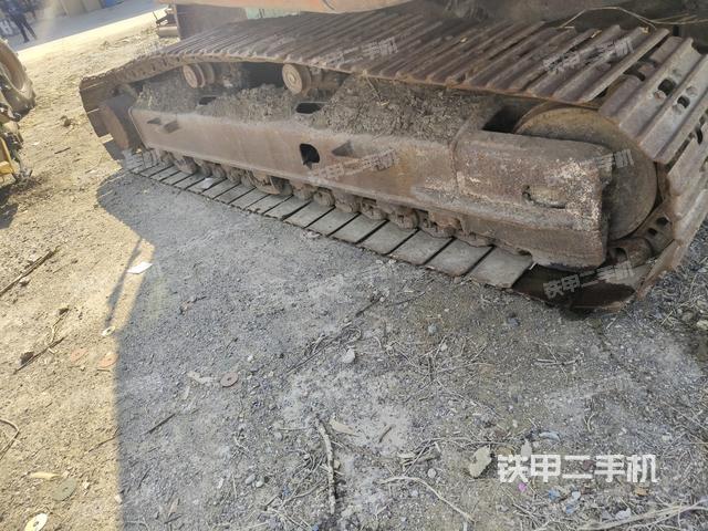 單側(cè)履帶整體(整機(jī)外觀) 單側(cè)履帶整體(整機(jī)外觀)