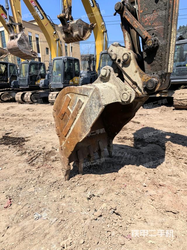 小臂整體左后(工作和回轉(zhuǎn)裝置) 小臂整體左后(工作和回轉(zhuǎn)裝置)