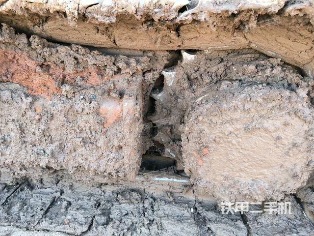 左驅(qū)動輪（行走機(jī)構(gòu)）